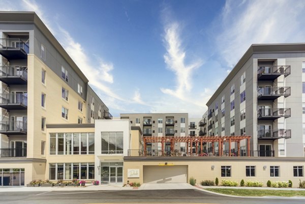 DASH Downers Grove: Contemporary apartments in suburban setting