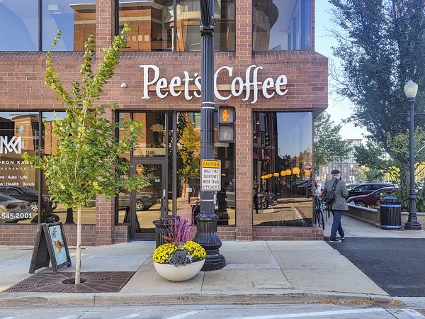 Charming neighborhood view near luxury Dash Downers Grove Apartments