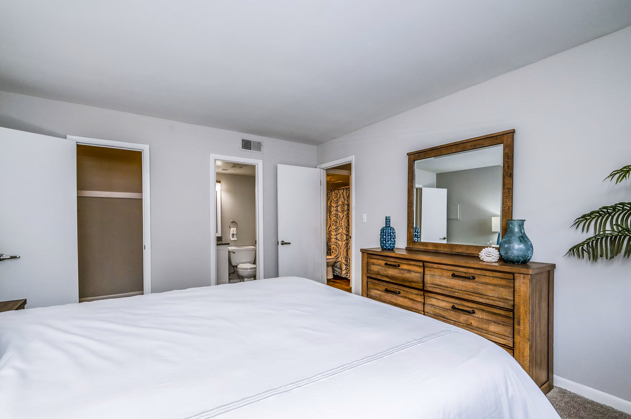 Cozy bedroom featuring modern furnishings and natural light at Woodshire Apartments