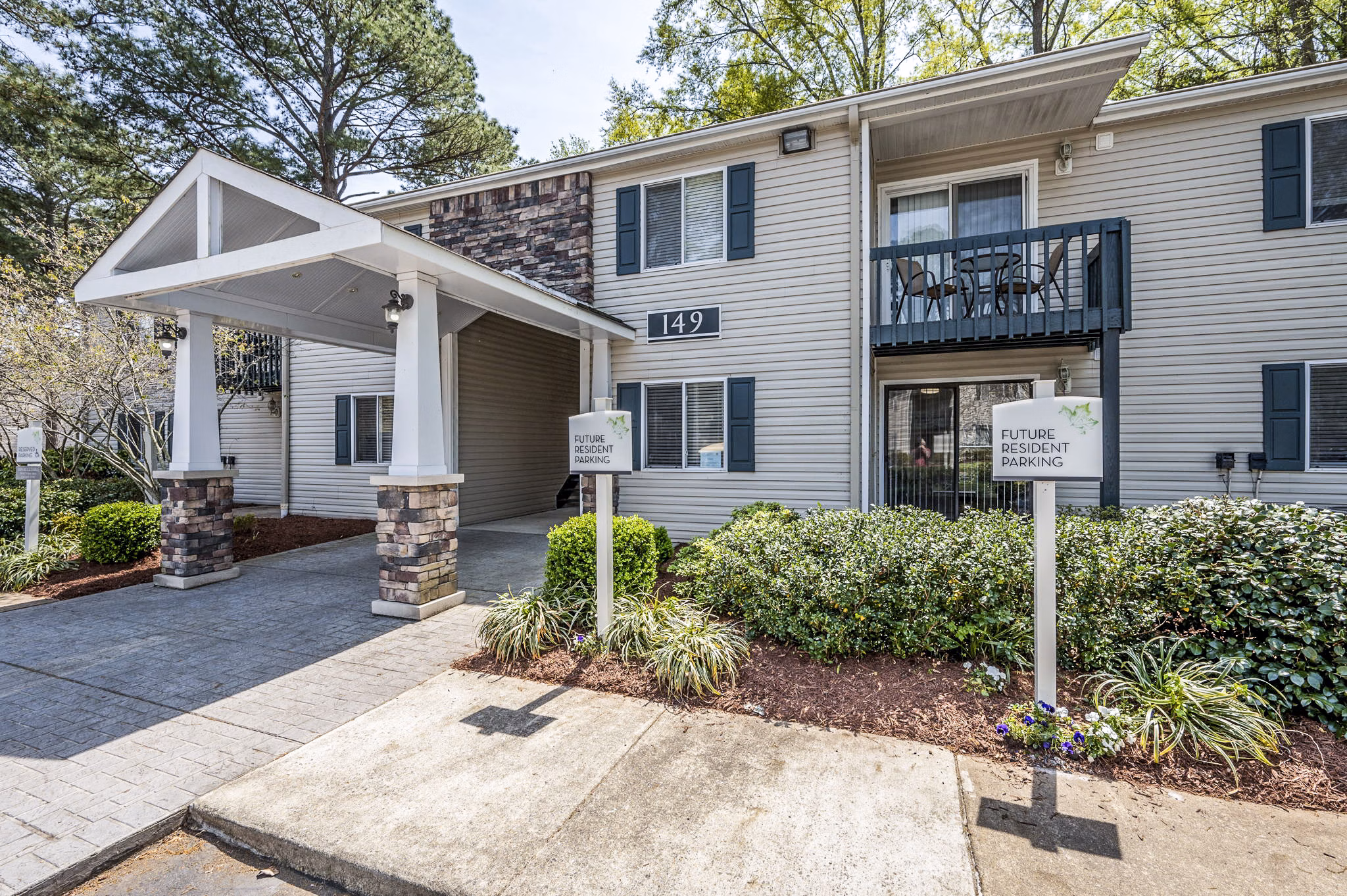Modern clubhouse and leasing office at Woodshire Apartments, featuring comfortable seating and welcoming decor