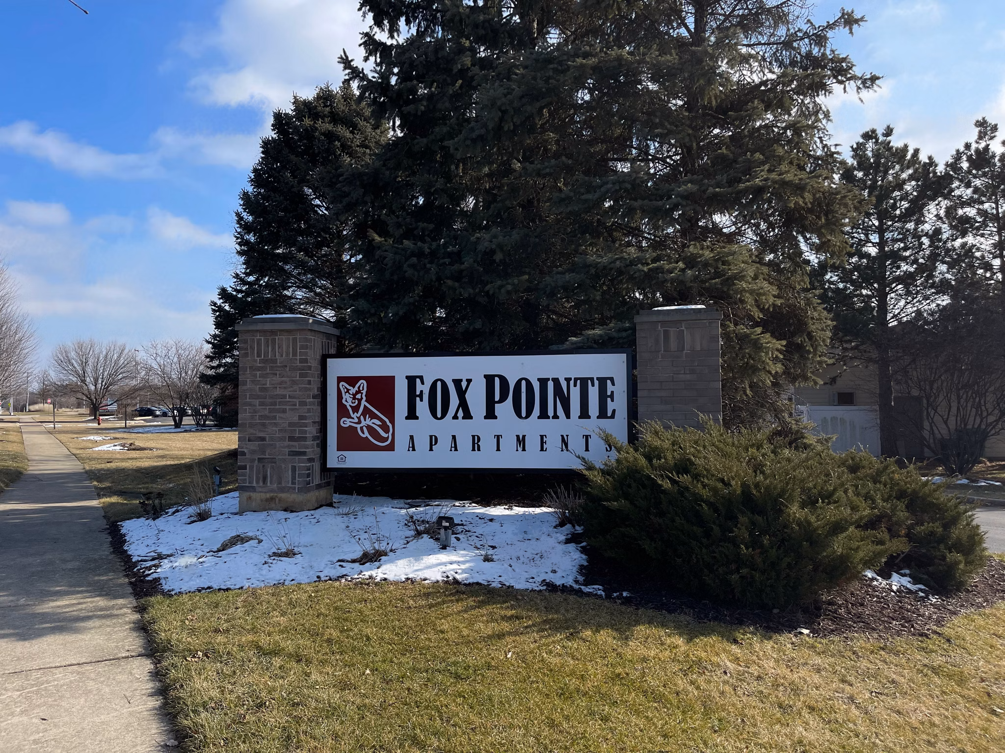 Fox Pointe: Elegant luxury apartments surrounded by lush greenery and modern architecture