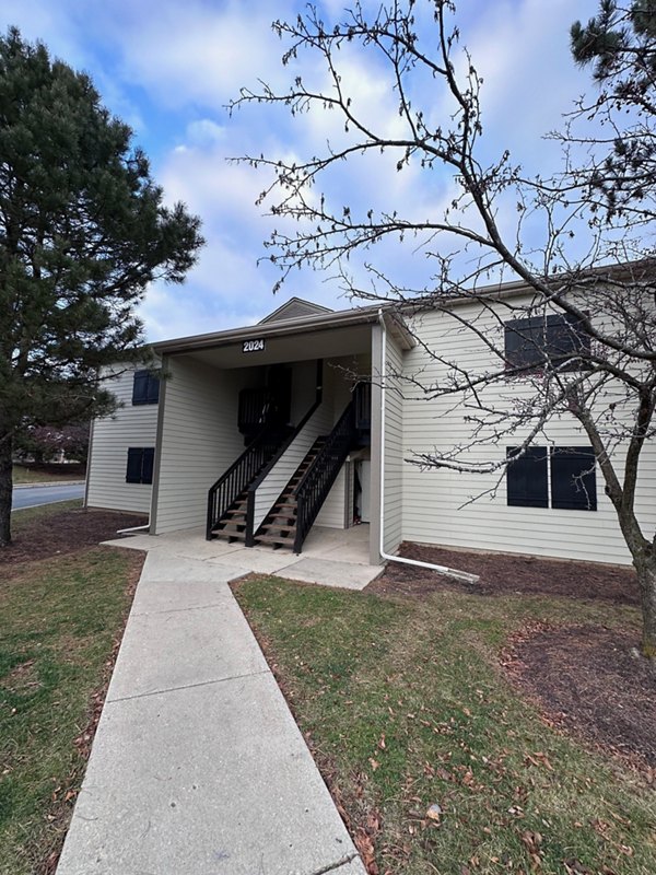 exterior at Fox Pointe Apartments