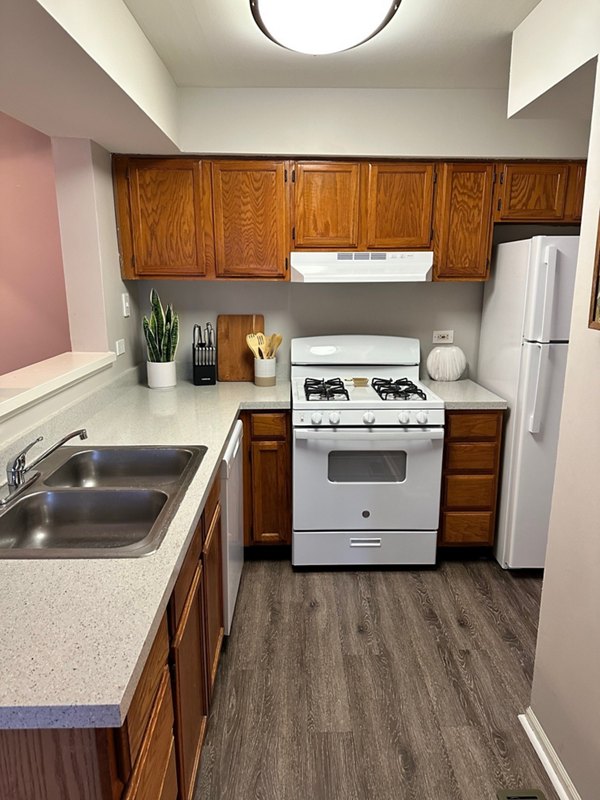 Modern kitchen with sleek countertops and stainless steel appliances at Fox Pointe Apartments