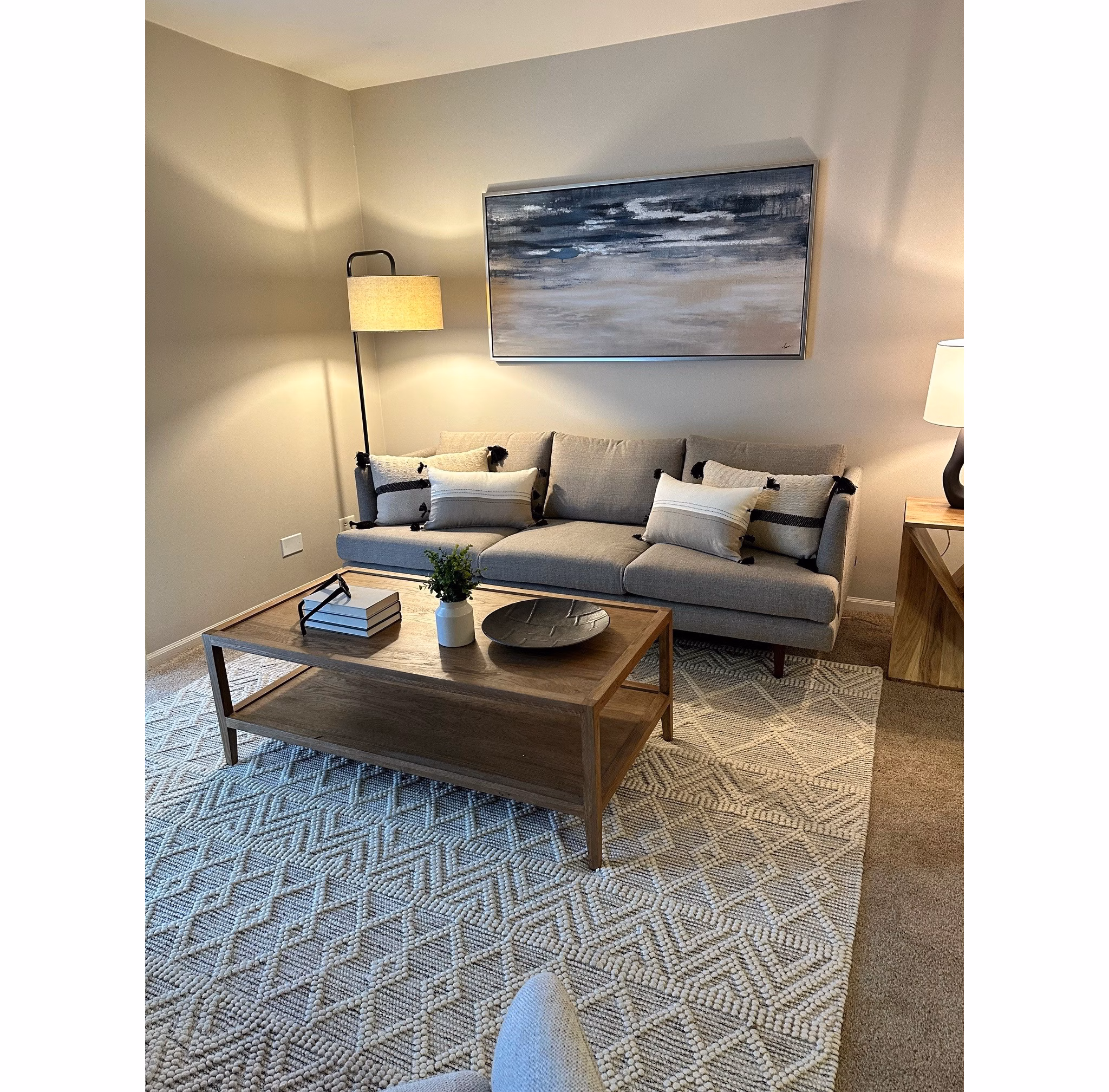 Contemporary living room with stylish decor in Fox Pointe Apartments