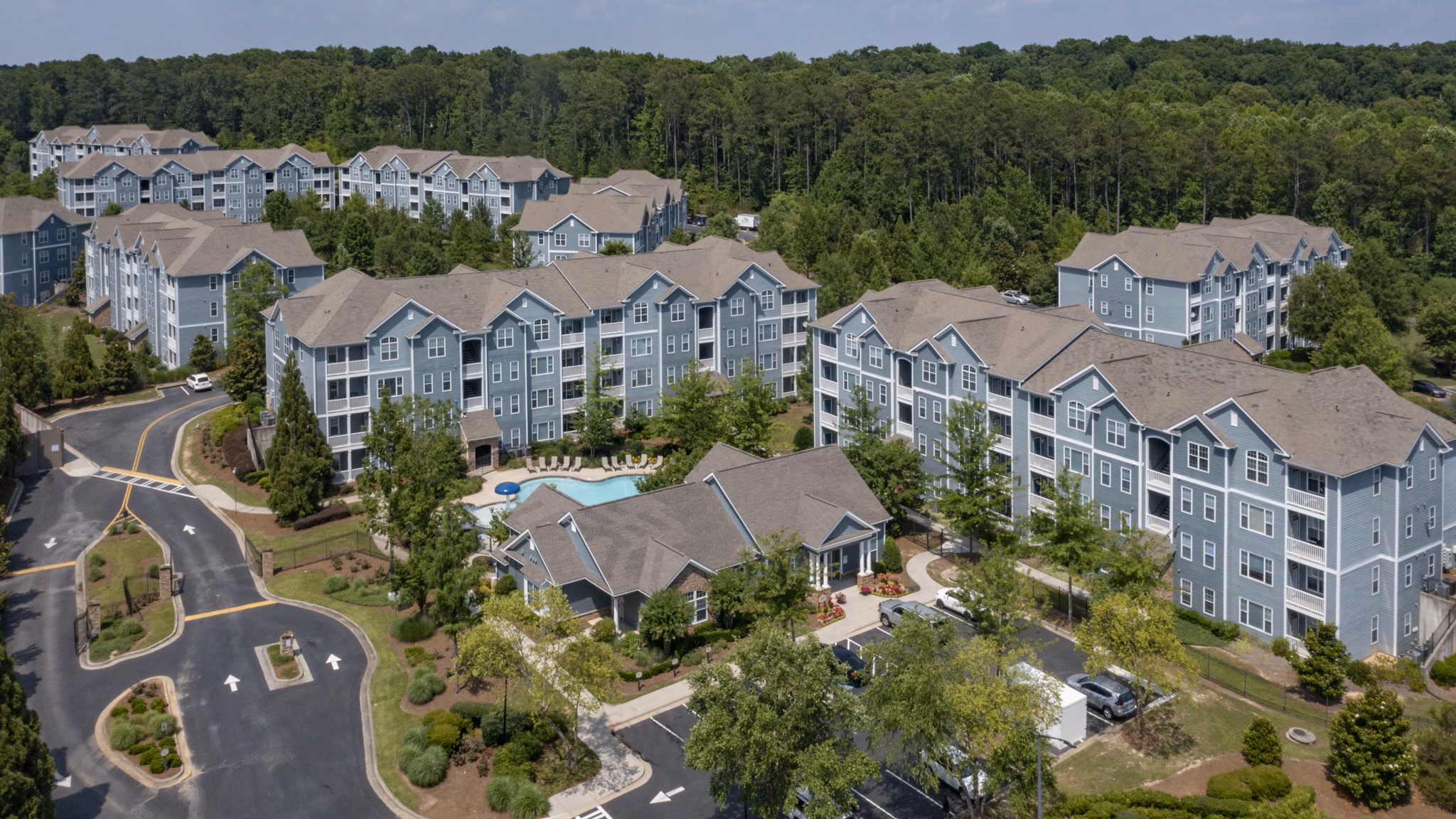 The Slate Apartments: Stunning outdoor view at luxury complex featuring lush green spaces