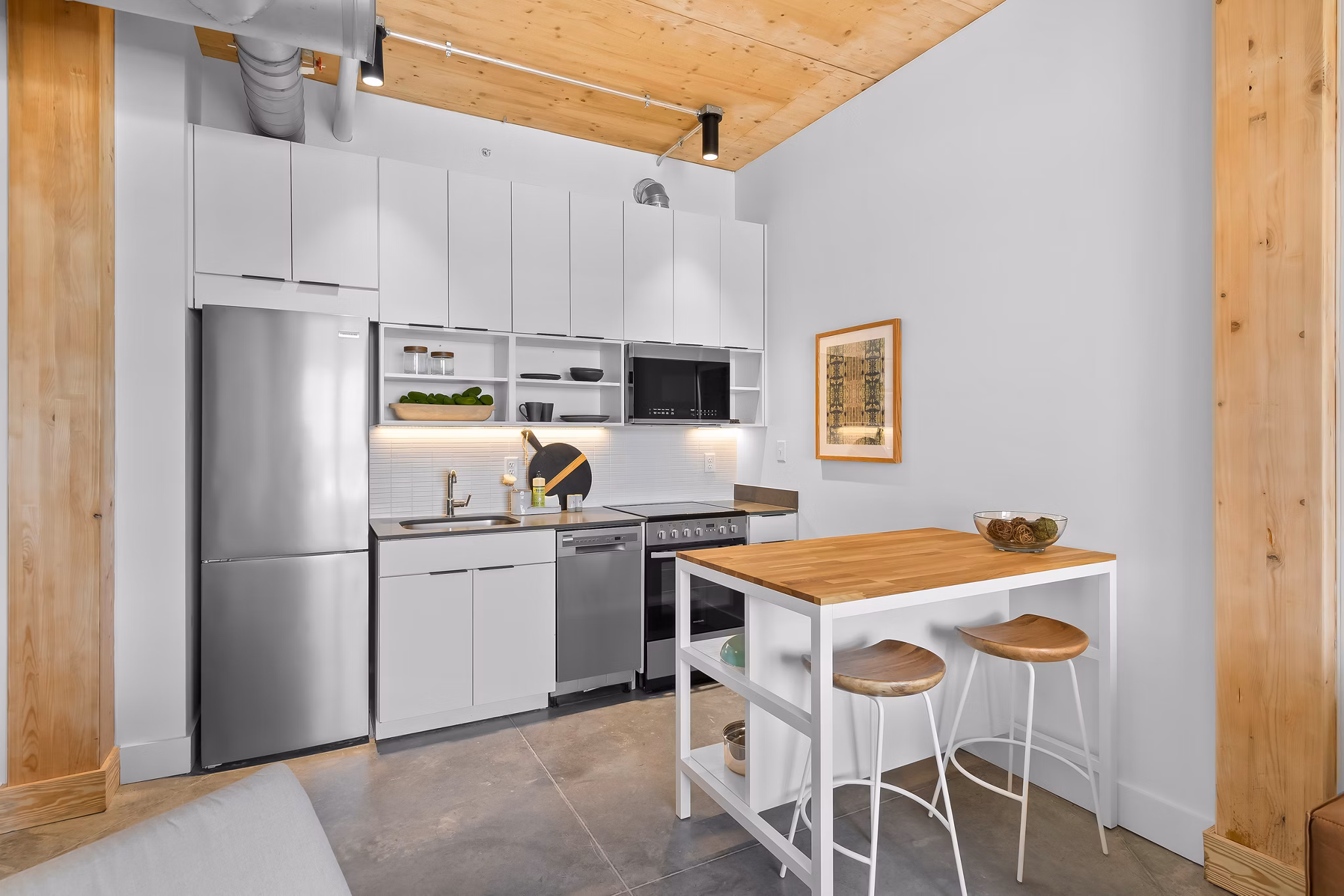 Contemporary kitchen with stainless steel appliances in Ann Street Lofts Apartments