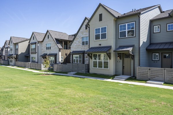 Escalon Townhomes: Contemporary townhomes with lush landscaping in a quiet neighborhood