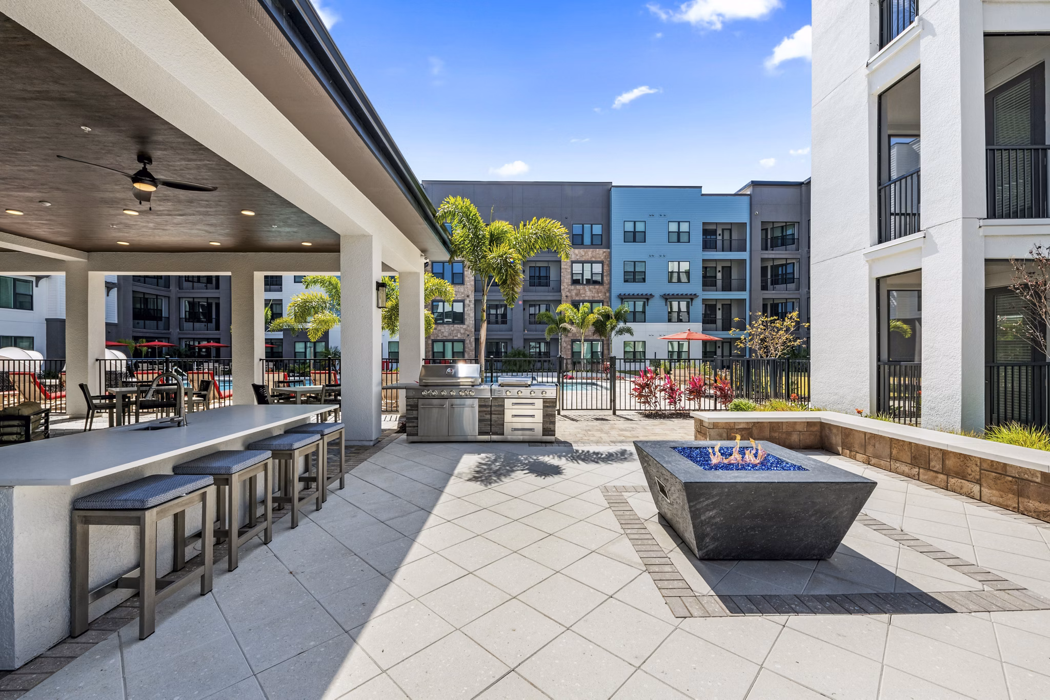 grill area at The Pointe at Lakewood Ranch Apartments 