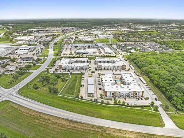 Urban Crest Apartments: Scenic views from luxury high-rise in city center