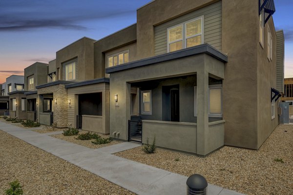 Town Germann Apartments: Elegant of luxury apartments in a serene Chandler location