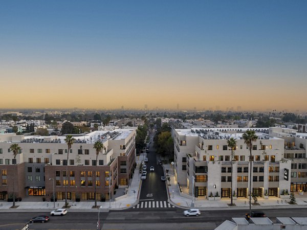 exterior at Rae on Sunset Apartments