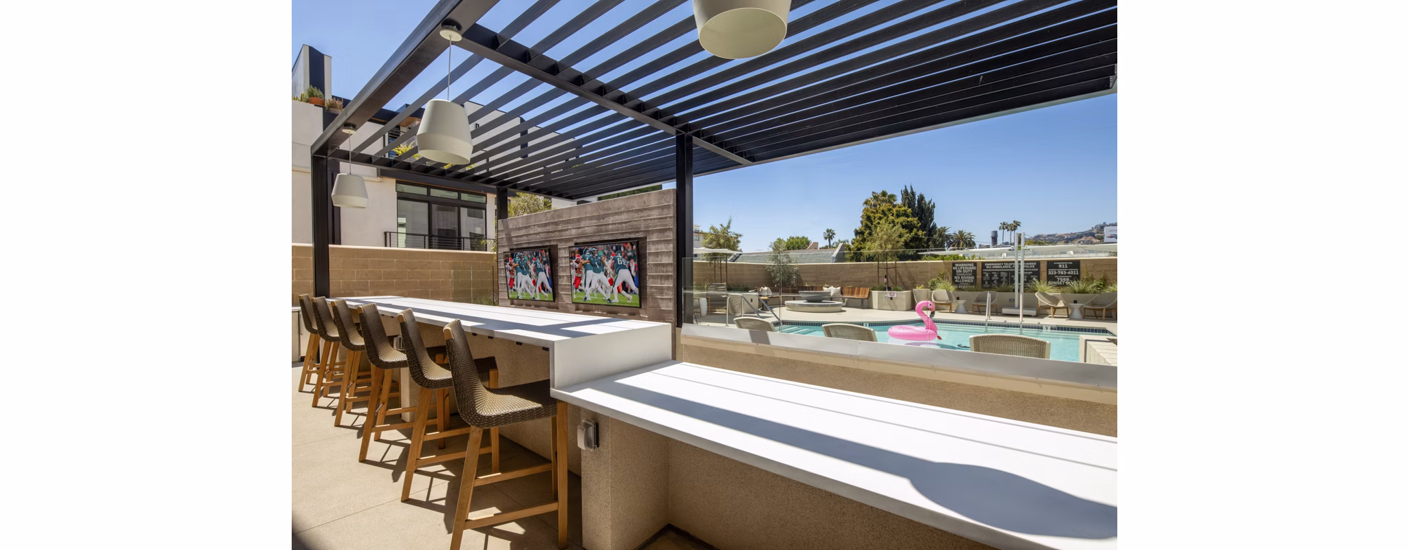 Modern courtyard featuring lush greenery at Rae on Sunset Apartments