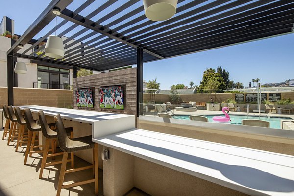 Modern courtyard featuring lush greenery at Rae on Sunset Apartments