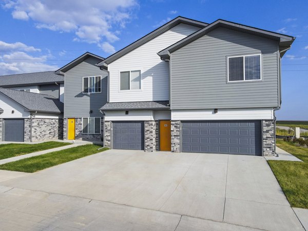 Vestara 72 Apartments: Sleek building at luxury apartments in downtown