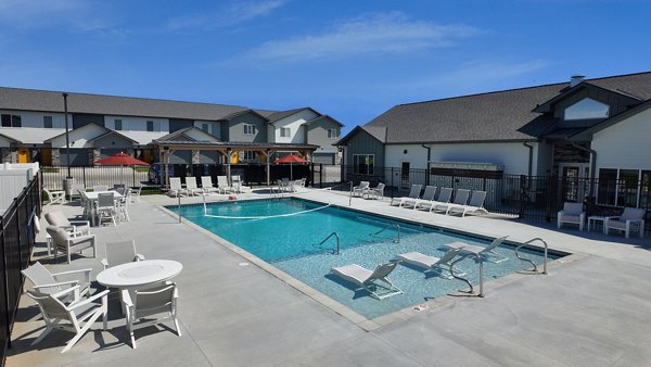 pool at Vestara 72 Apartments 