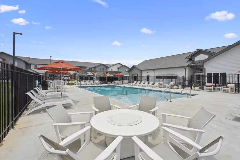 pool at Vestara 72 Apartments 
