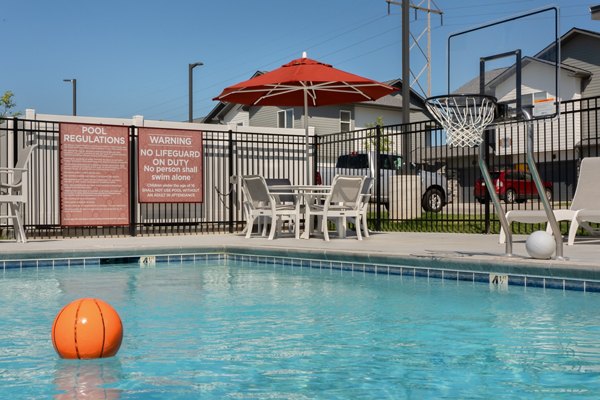 pool at Vestara 72 Apartments 