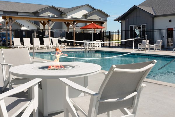 pool at Vestara 72 Apartments 