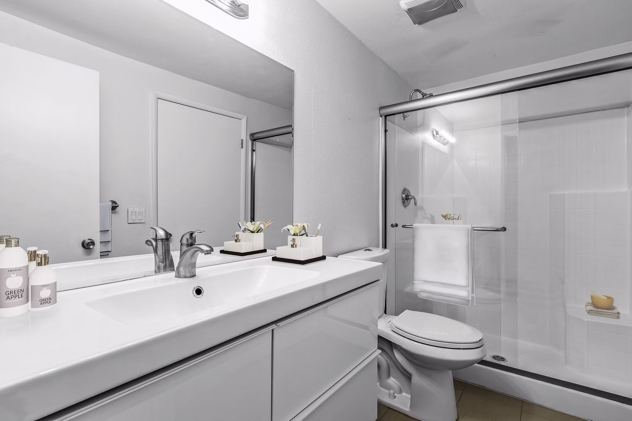 Cahuenga Heights Apartments: Elegant bathroom with marble countertops and modern fixtures