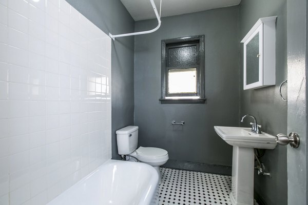 Modern bathroom with sleek fixtures at Del Mor Apartments, Greystar luxury apartments in a convenient location