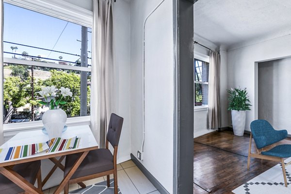 Dining room featuring elegant design and modern furnishings at Del Mor Apartments