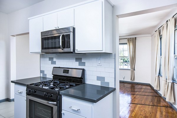 kitchen at Del Mor Apartments