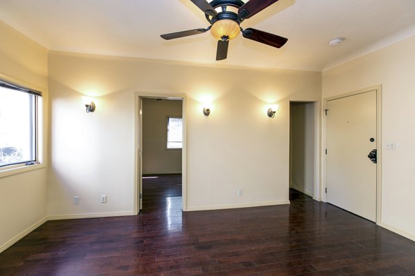 Cozy living room with modern furnishings at Delta Apartments, perfect for relaxation and socializing