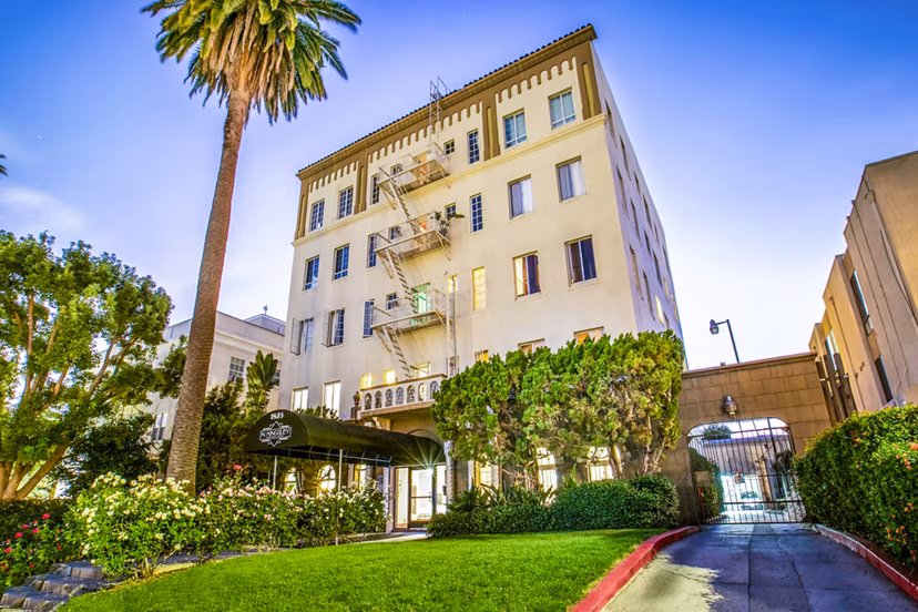North Kingsley Apartments: Elegant building at luxury Greystar apartments