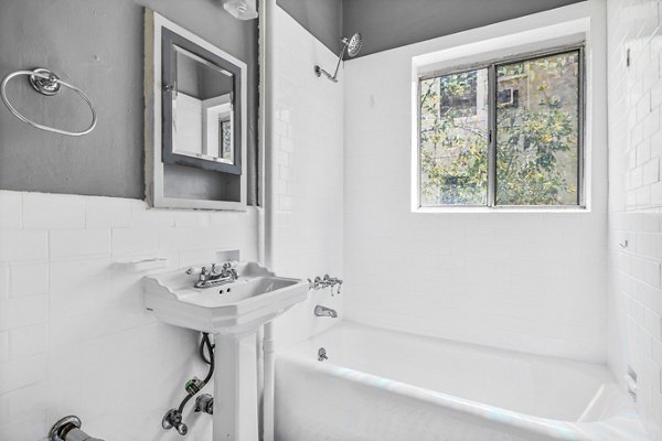 bathroom at North Kingsley Apartments