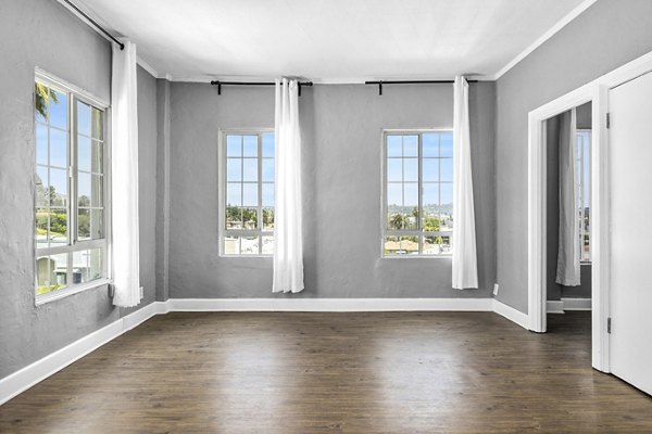 Spacious living room with modern decor in North Kingsley Apartments for luxurious living