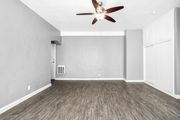 Modern living room with elegant decor at North Kingsley Apartments