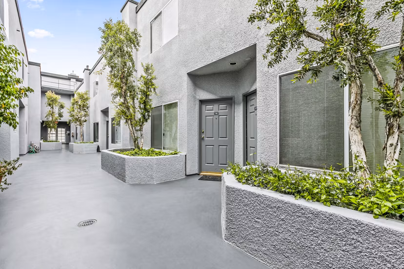 Nova Townhomes Apartments: Modern design townhomes in a vibrant community showcasing luxury living