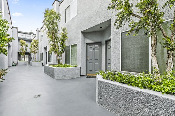 Nova Townhomes Apartments: Modern design townhomes in a vibrant community showcasing luxury living