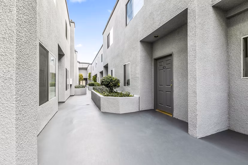 Nova Townhomes: Modern view of luxury apartments