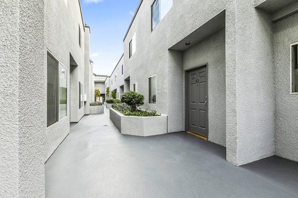 Nova Townhomes: Modern view of luxury apartments