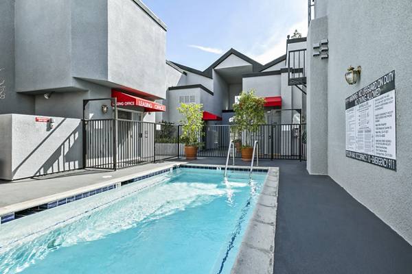 pool at Nova Townhomes Apartments