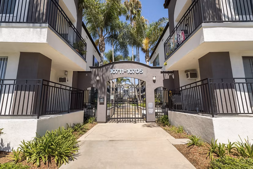 Pacific Rose Apartments: Luxury with landscaped gardens in the heart of the city