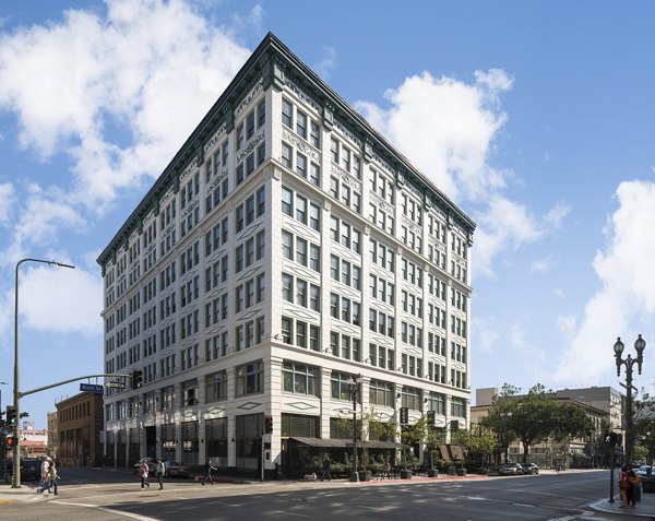 San Fernando Building: Historic residential apartments in downtown Los Angeles