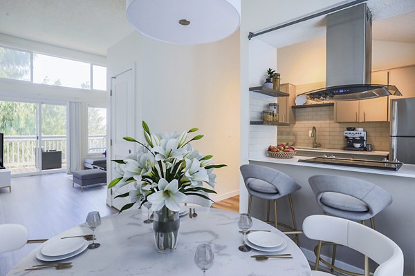 dining room at Larkspur West Linn Apartments