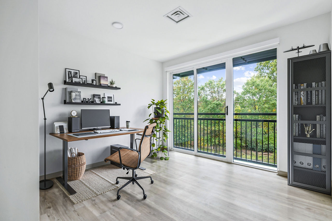 Work space at Enclave At Raritan