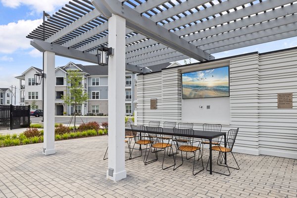 Courtyard featuring landscaped gardens at The Lindley at Grove 98 Apartments