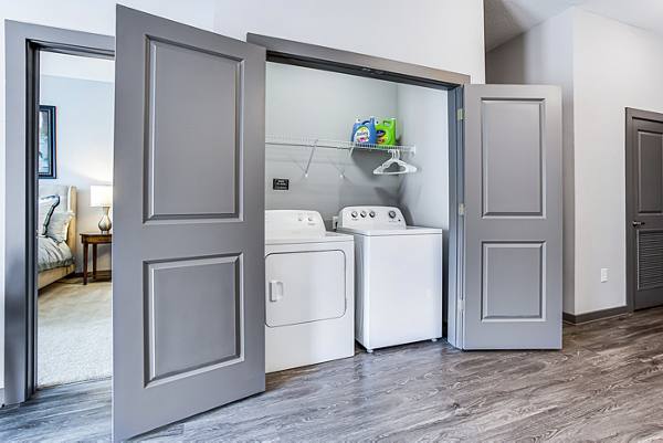 laundry room at 550 Northridge Apartments