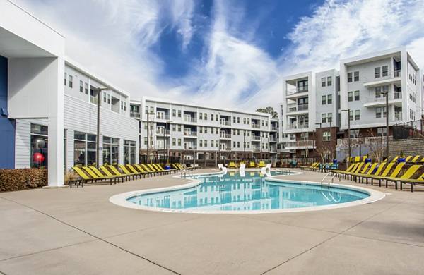 pool at 550 Northridge Apartments