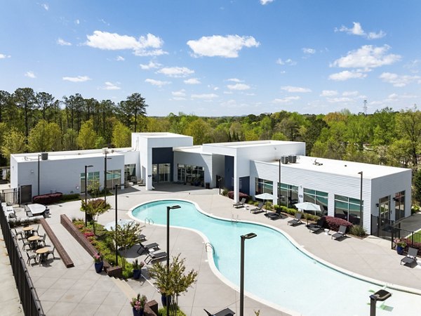 pool at 550 Northridge Apartments