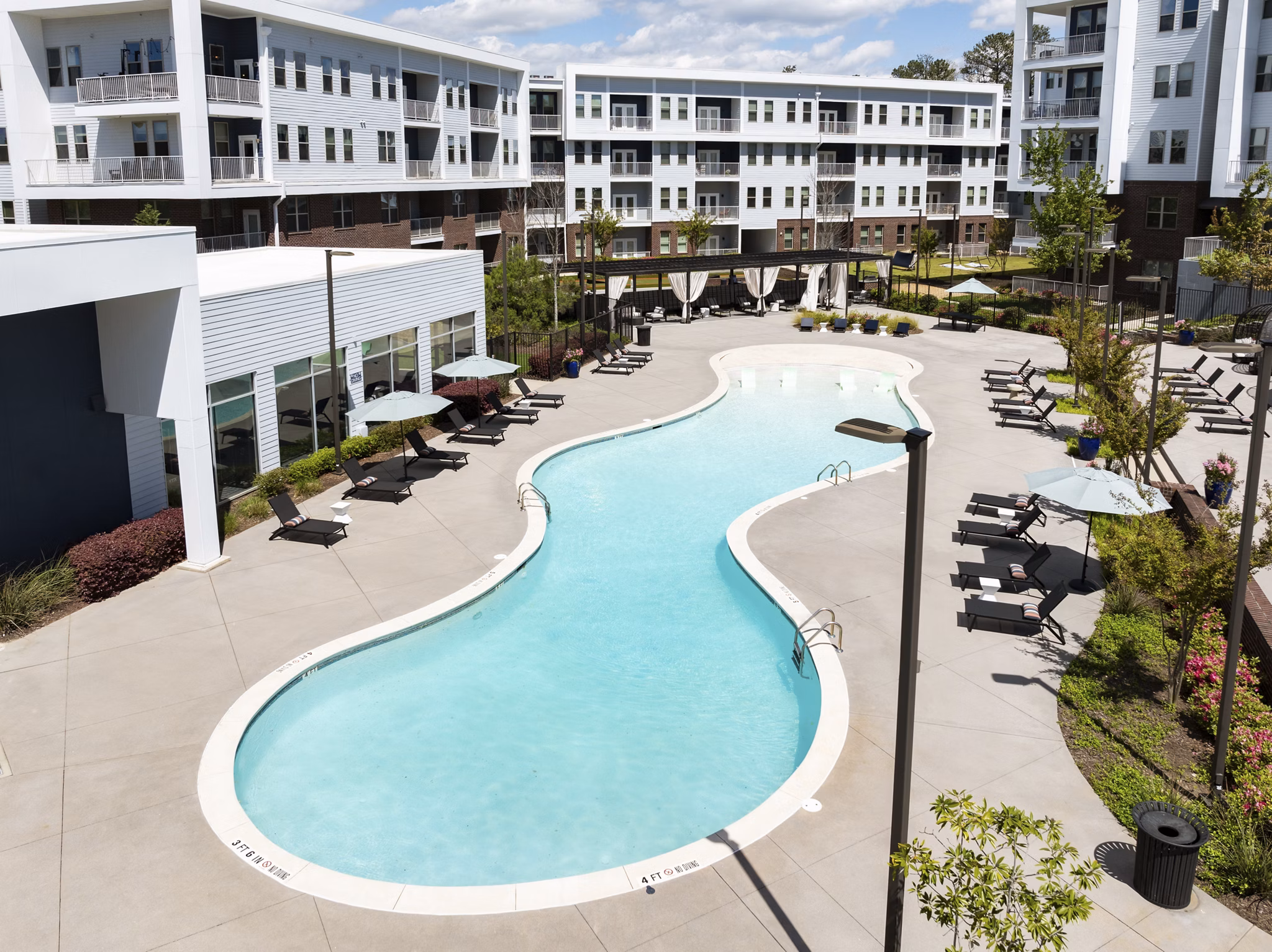 pool at 550 Northridge Apartments