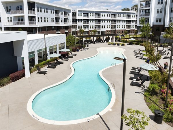 pool at 550 Northridge Apartments