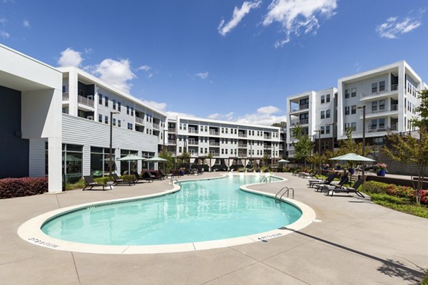 pool at 550 Northridge Apartments