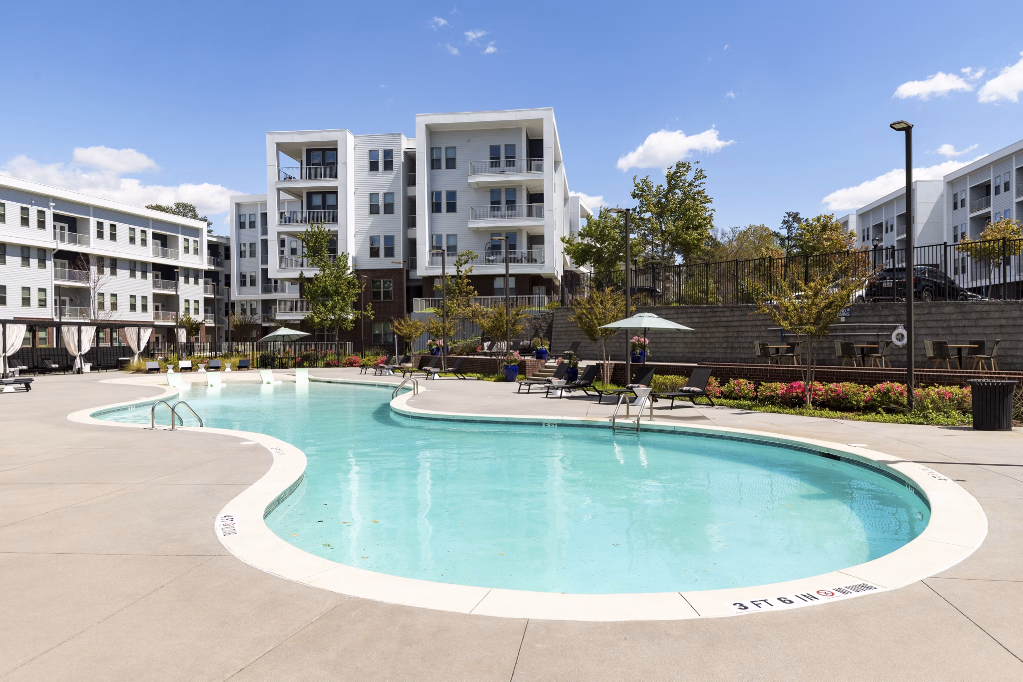pool at 550 Northridge Apartments