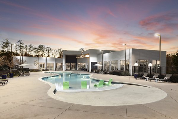 pool at 550 Northridge Apartments