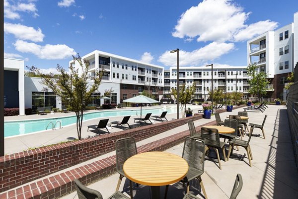 pool at 550 Northridge Apartments